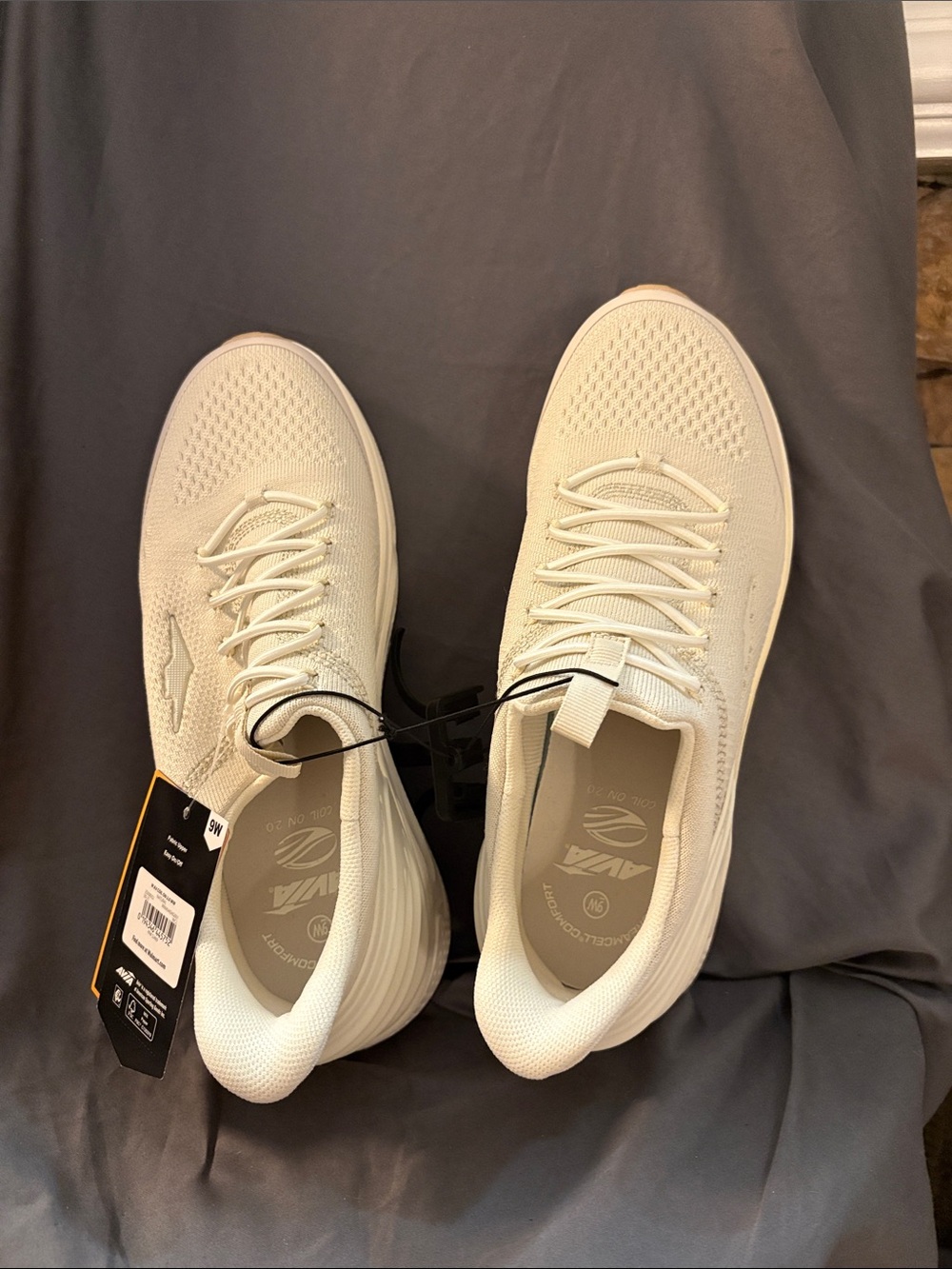 Avia Women’s Breathable Knit Sneakers - White NWT size 9 W cream sku SDR